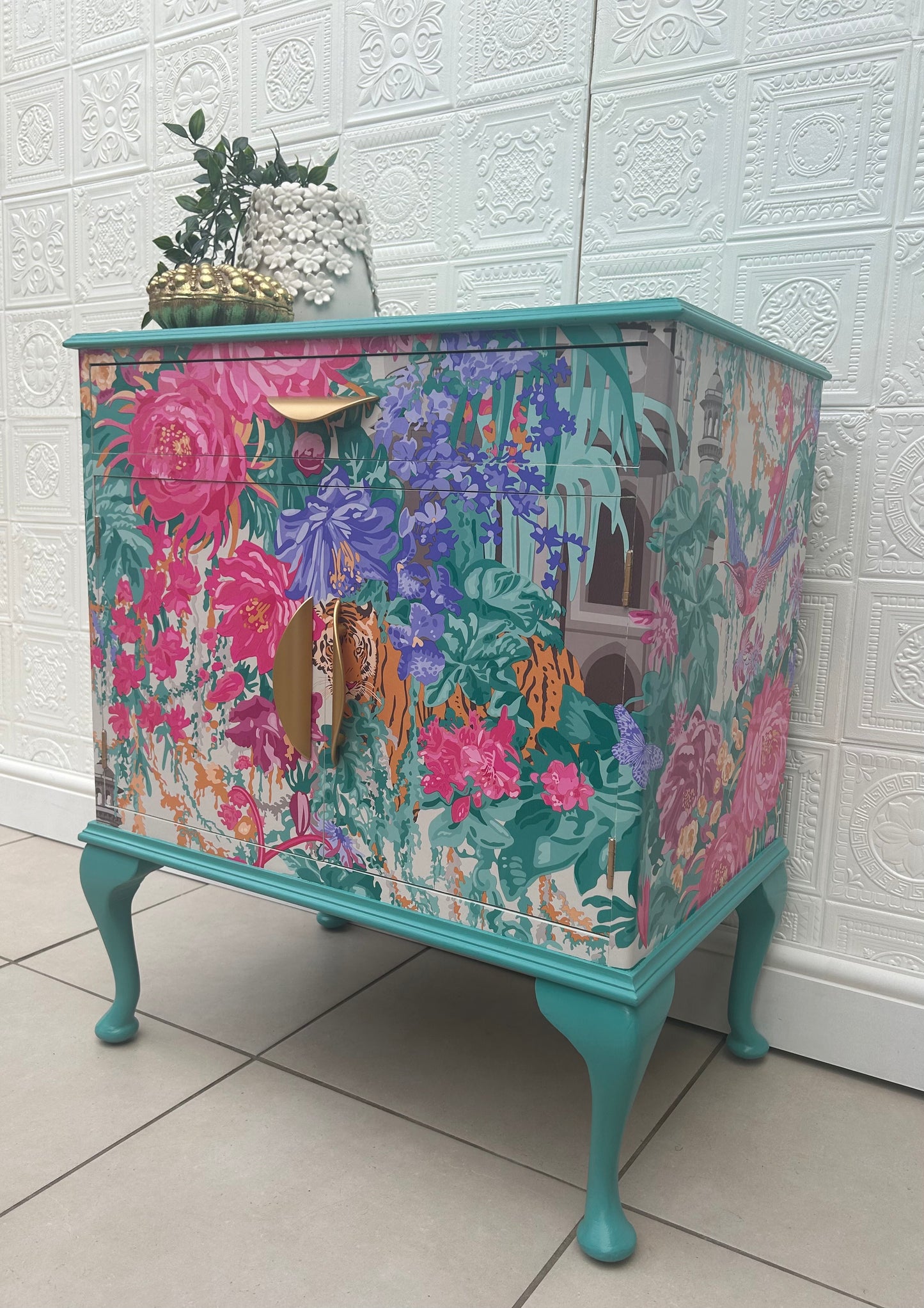Lola Mughal Cabinet