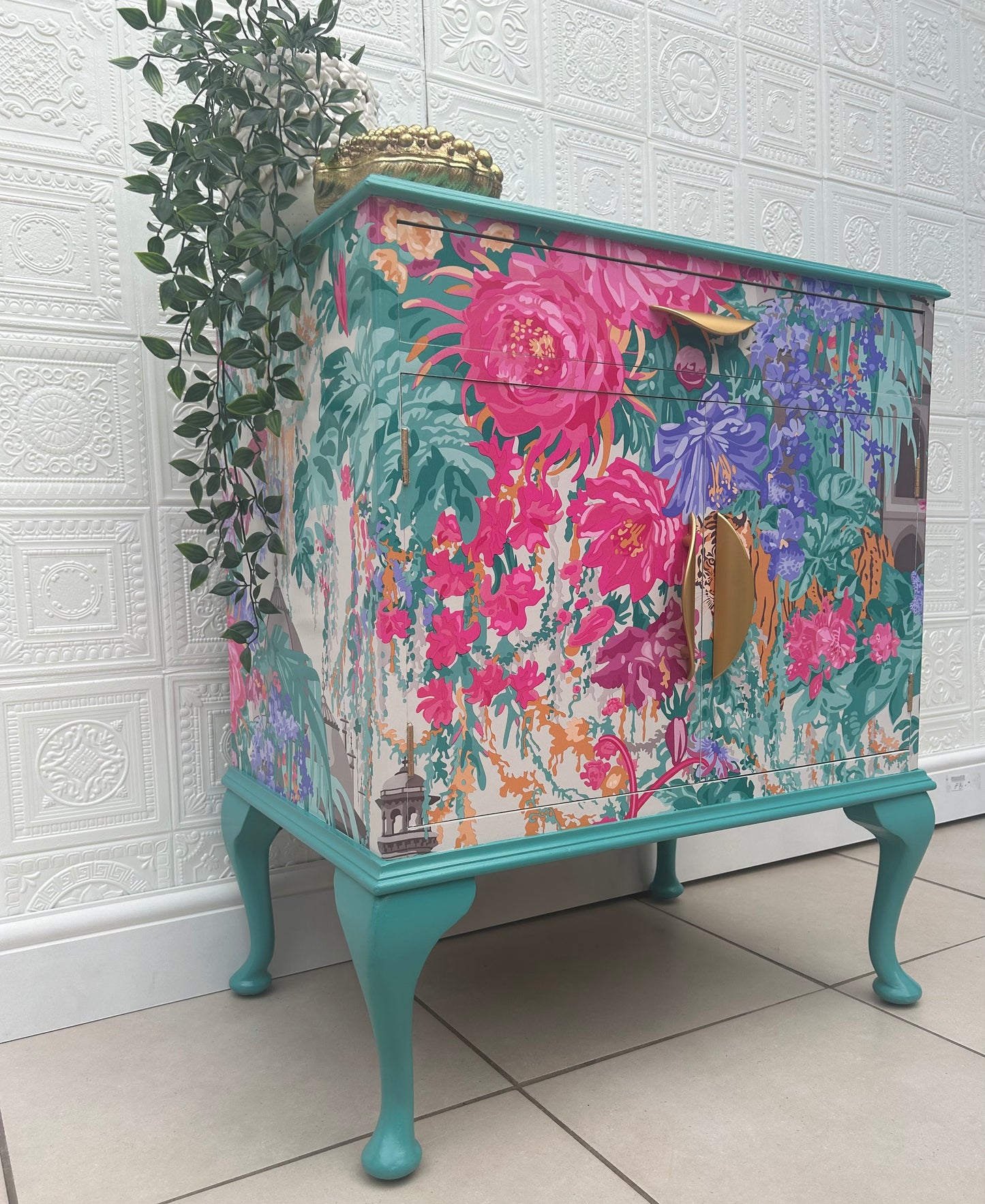 Lola Mughal Cabinet