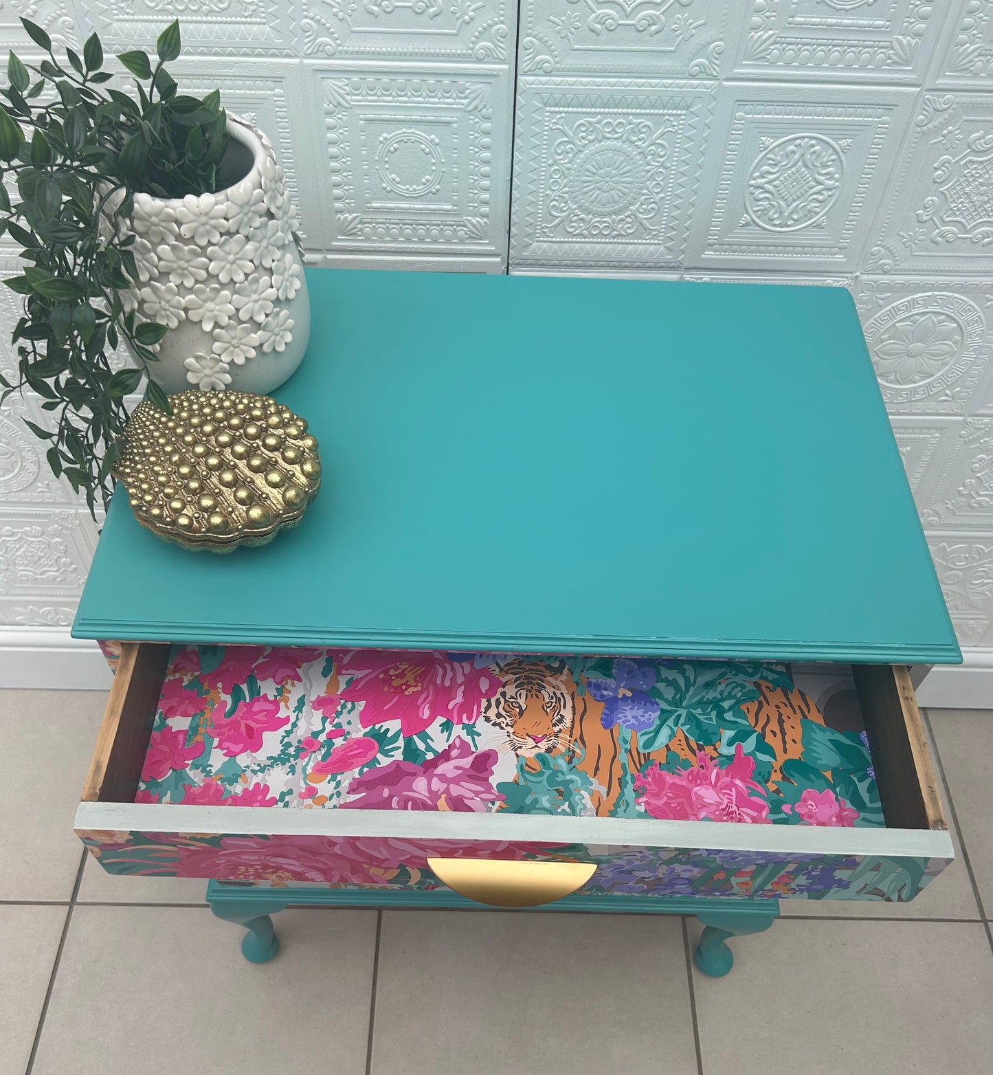 Lola Mughal Cabinet