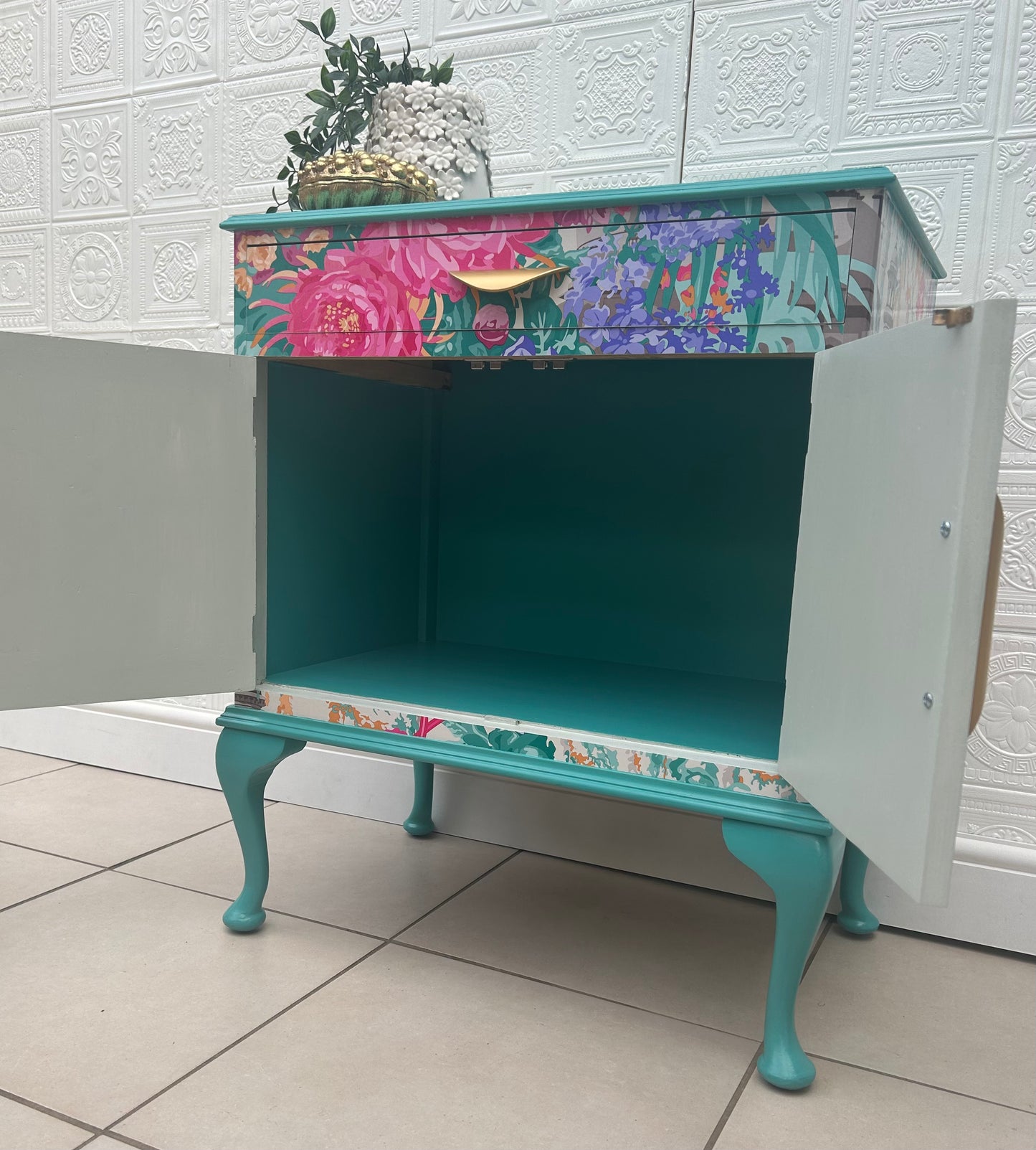 Lola Mughal Cabinet