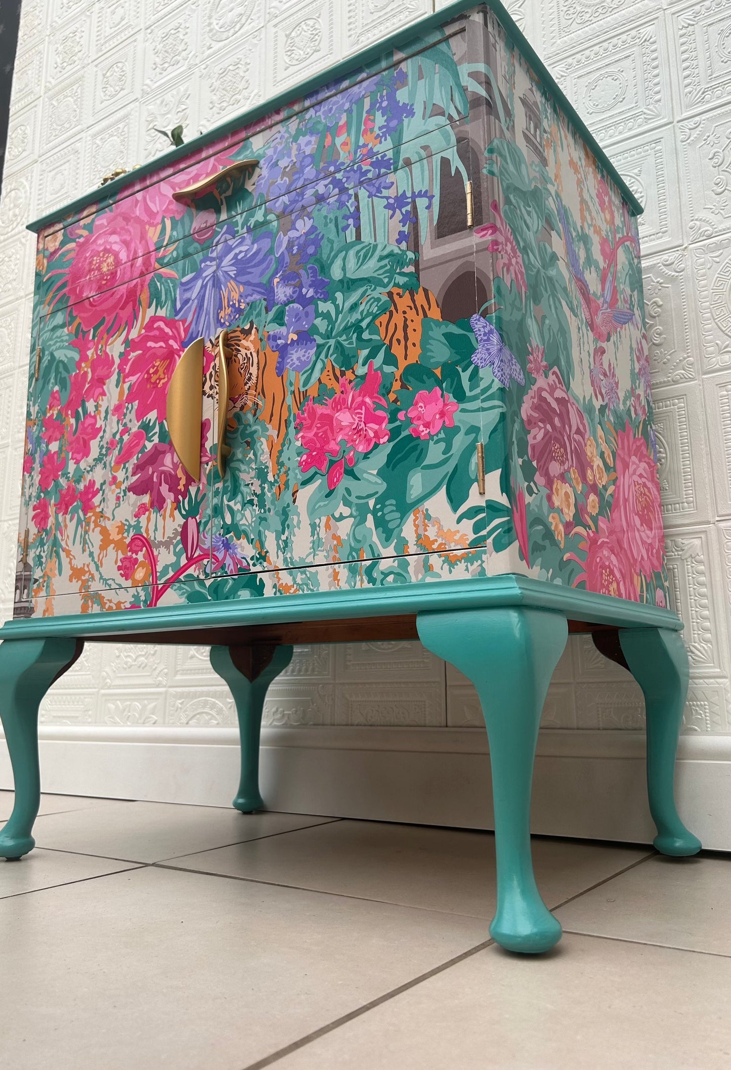 Lola Mughal Cabinet