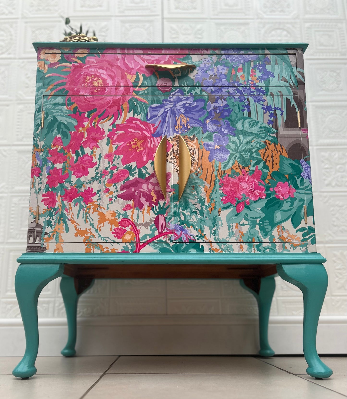 Lola Mughal Cabinet