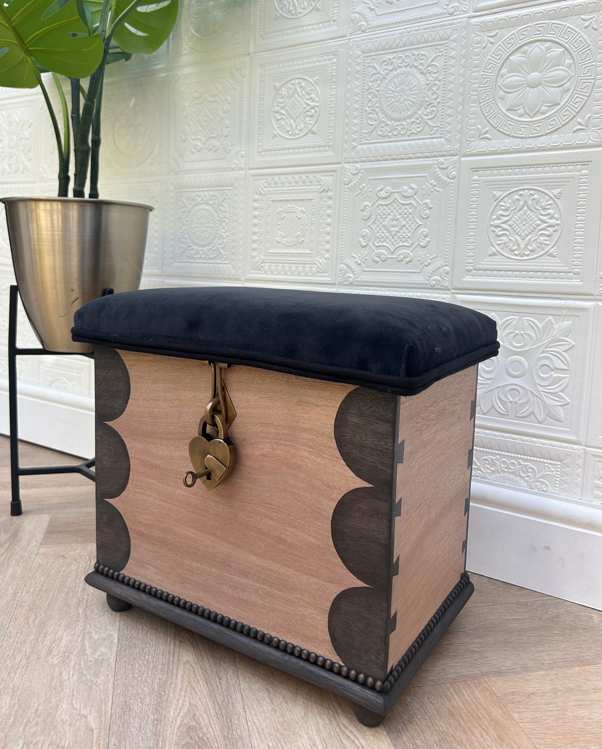 Bobbin Trim, Ball Feet