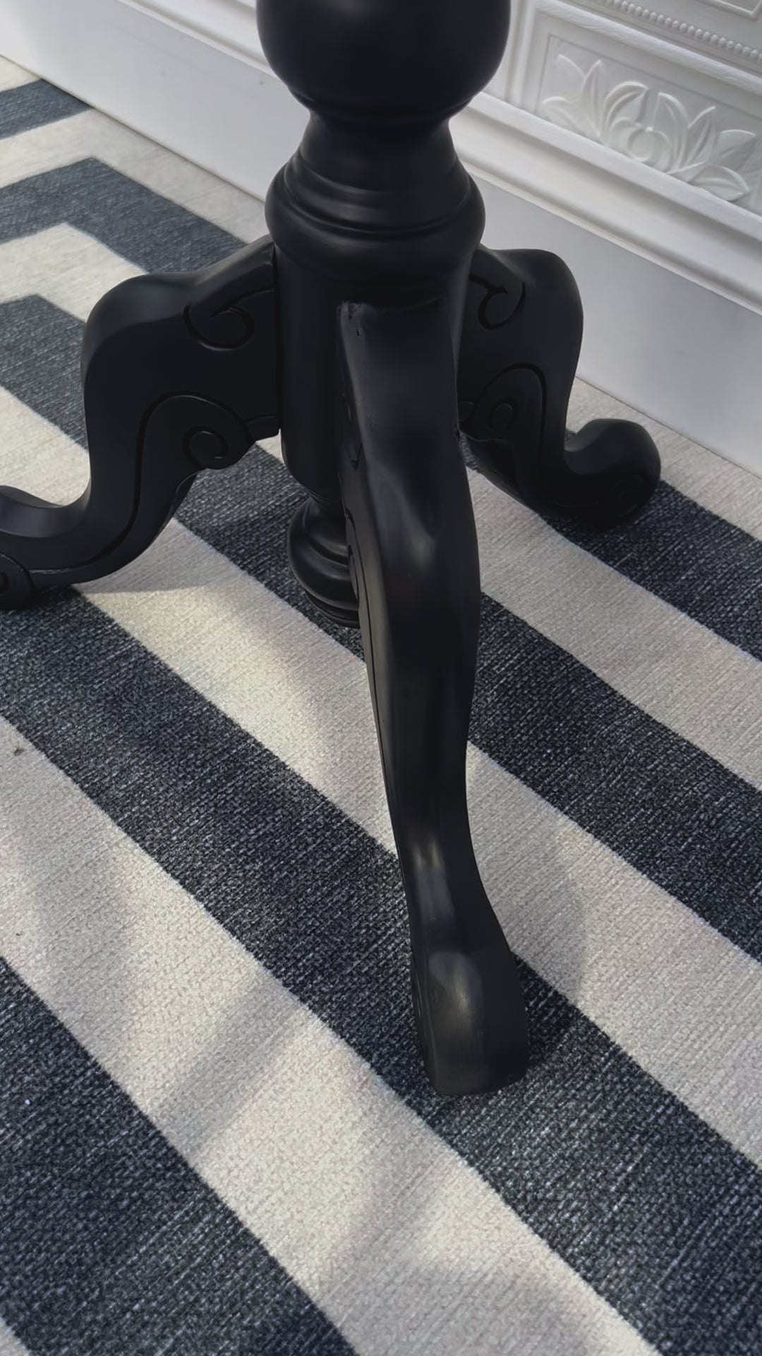 Carved Detailed Feet