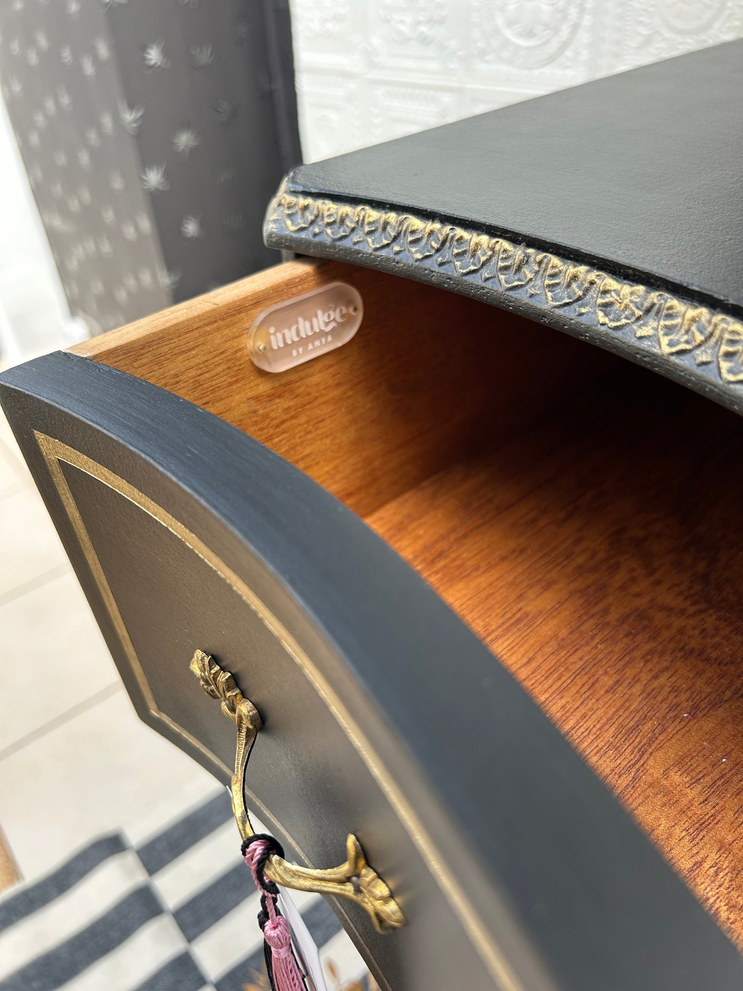 The Amore Emotivo Dresser